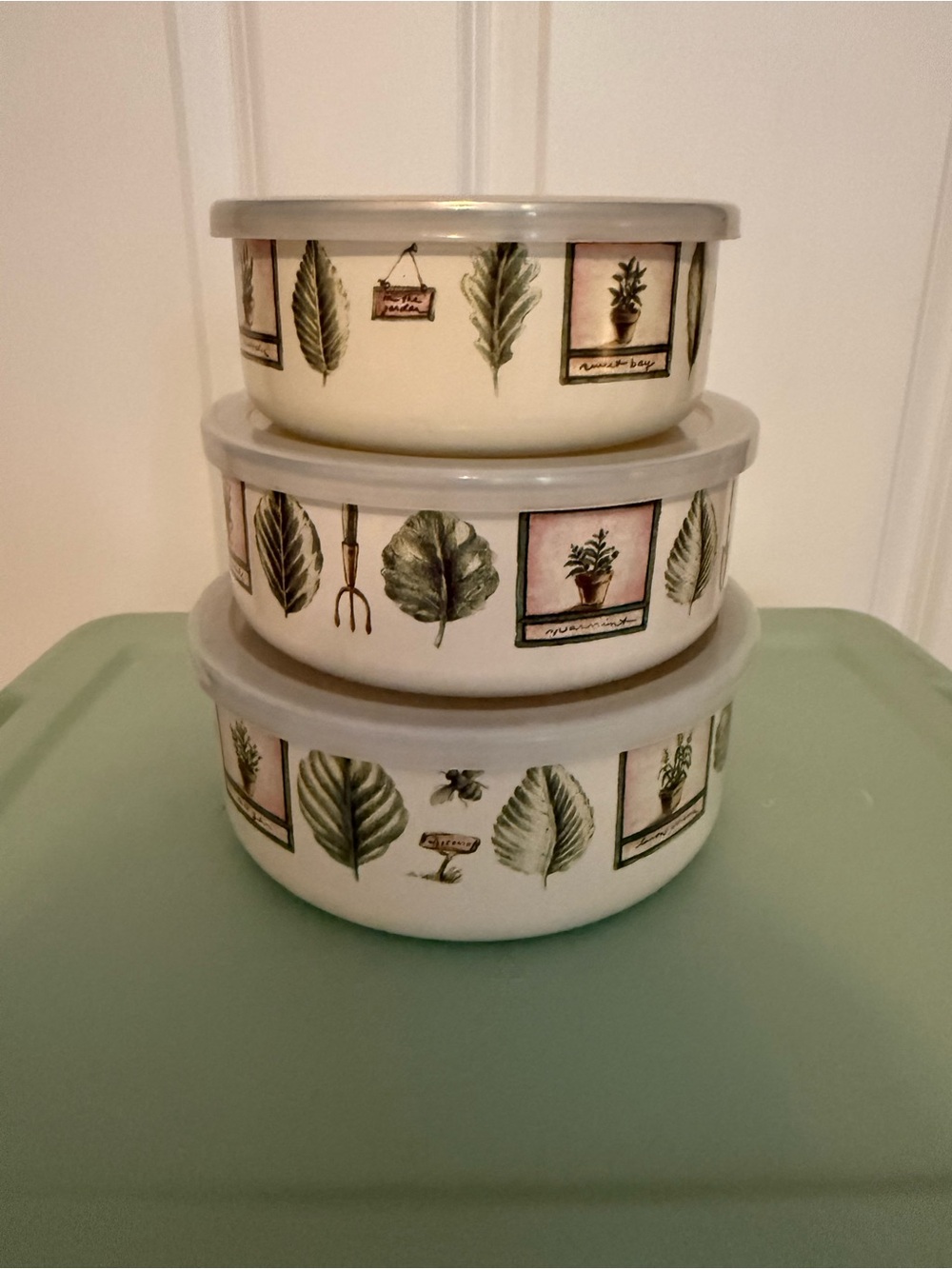 Pfaltzgraff | Vintage Naturewood Nested Bowl 3 Piece Set with Lids